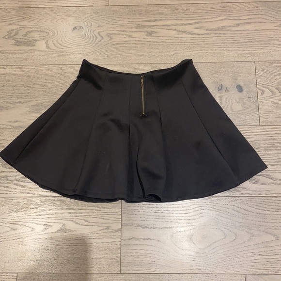 Little black skirt - Picture 2 of 2